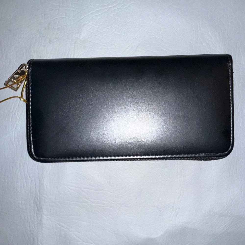 BEBE Bundle the‎ Sophia Crossbody Bag, Melendy Zip Wallet, Sunglasses